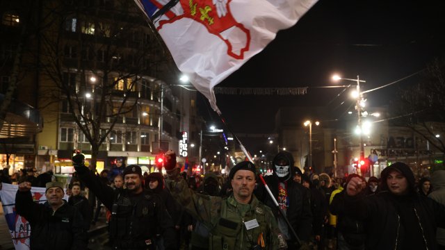 Сърбия постави войските си в повишена бойна готовност след седмици