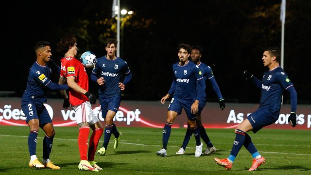 13 случая на новия вариант на коронавирус Омикрон са открити сред