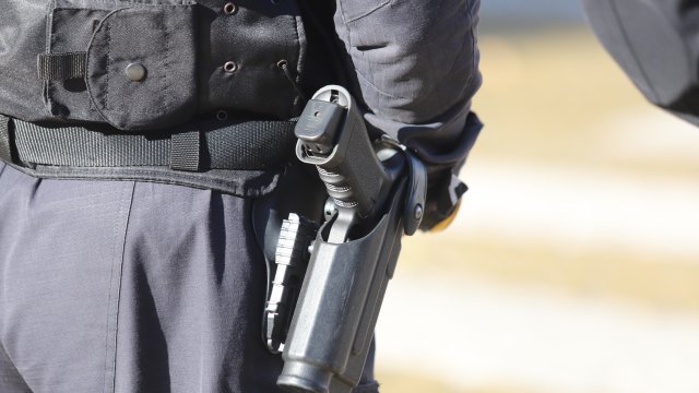 Осем непълнолетни са обвинени в системно изнасилване на 15 годишно момче