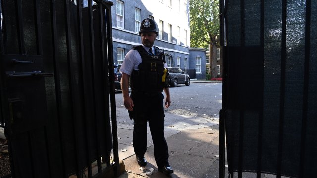 Беларуски дипломат е ранен след като посолството на страната в