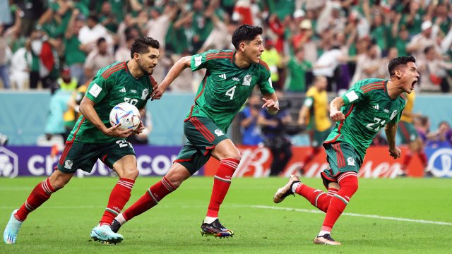 Мексико тресна с 2:1 Саудитска Арабия в решаваща среща за