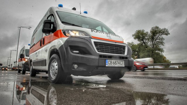 Жена на 40 години е загинала тази сутрин при челен