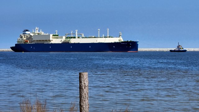 Гръцки корабособственици блокират европейското ембарго върху транспортирането на руски петрол
