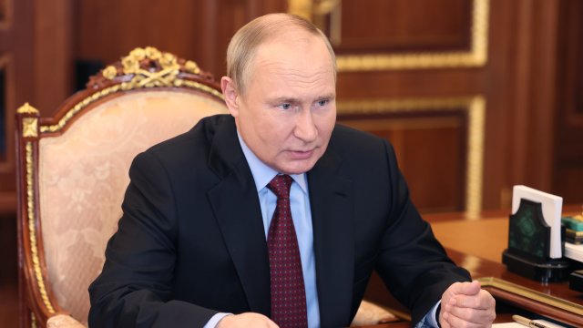 Президентът Владимир Путин предупреди Запада че продължаващите санкции срещу Русия