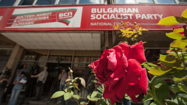 Президентът Радев трябва да даде ясен отговор защо България присъства