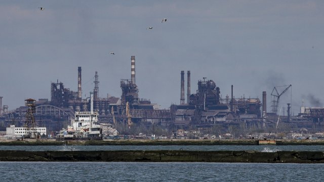 Част от екипажа на българския кораб Рожен който се намира