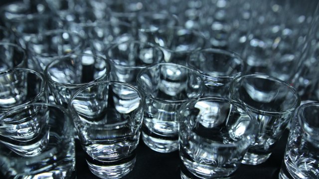 Във Великобритания повечето от основните вериги супермаркети престават да продават