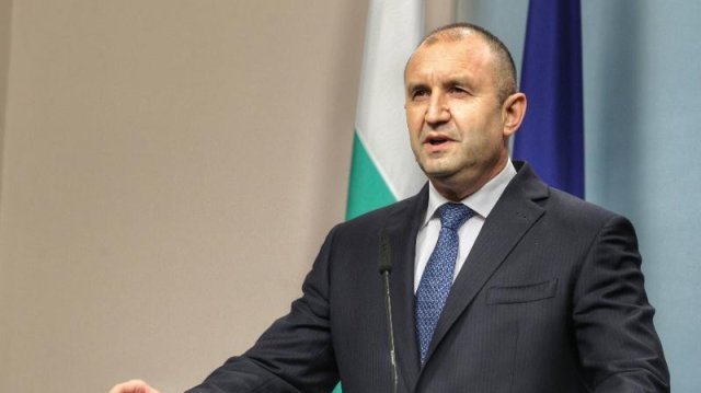 Президентът Румен Радев пристигна в Бургас за поклонението на двамата