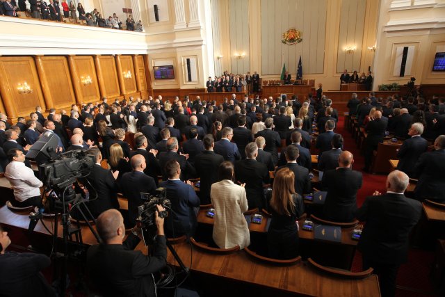 След две гласувания депутатите от 48 ото Народно събрание така и не успяха