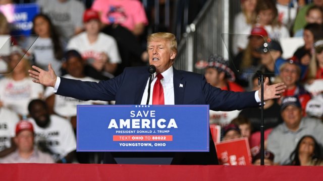 Доналд Тръмп сезира Върховния съд за иззетите от имението му