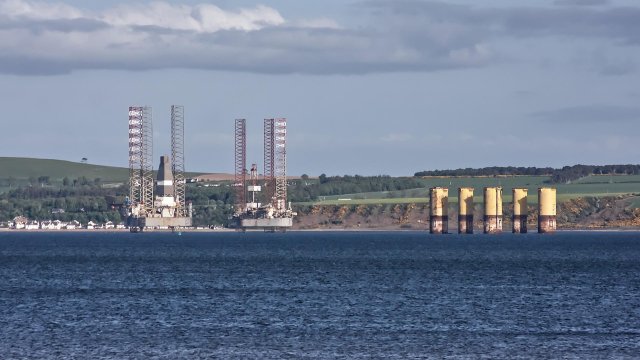 Управляваната от военните Мианмар възнамерява да внася руски бензин и