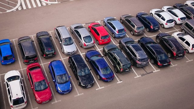 Продажбите на нови автомобили в Европа продължават да падат Според