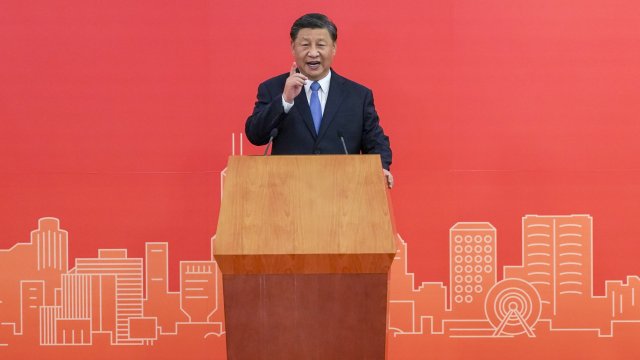 Китайският лидер Си Дзинпин призова китайските военни да се съсредоточат
