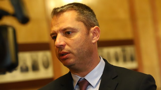 Депутатът Делян Добрев отправи призив към президента Румен Радев за