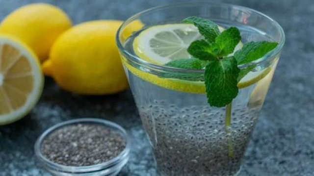 Най добрите начини да го направите вода по хидратираща е да добавите