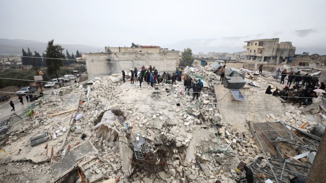 Ново силно земетресение от 7 6 по Рихтер разлюля Турция по