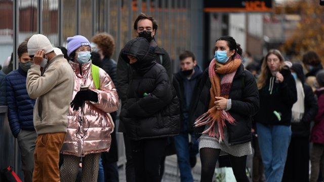 Заради варианта Омикрон Австрия затяга мерките по границите си от