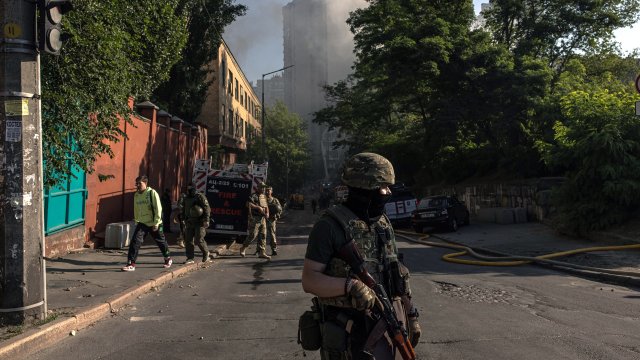 Продължават безрезултатните боеве както в регионите на Донбас така и