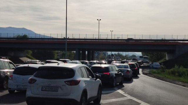 Засилен трафик към големите градове в последния от почивните дни