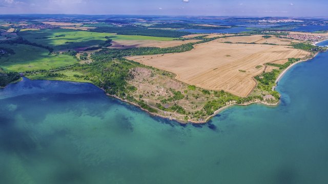 Тогава продължителното духане на силен вятър щорм от североизток в