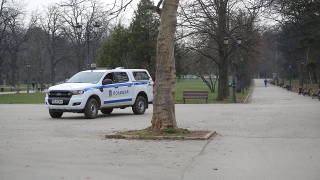 Пътни полицаи от Шумен изловиха 14-годишно момче да шофира джипа
