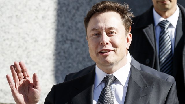 От Twitter са действали глупаво до крайност решавайки да изгонят