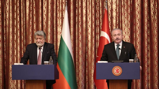 Българският парламент ще инициира международна среща на високо равнище между