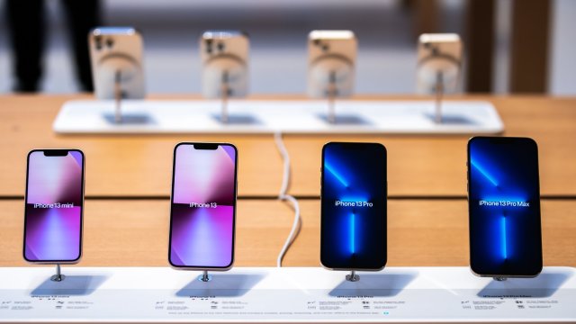 Apple се готви да пусне смартфони без поддръжка на физическа