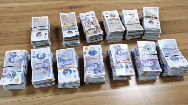 Недекларирана валута с левова равностойност 906 792 лева откриха митническите