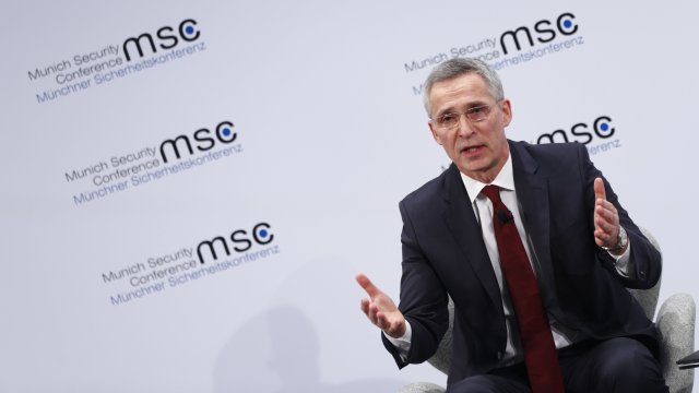 Генералният секретар на НАТО Йенс Столтенберг написа в Twitter че