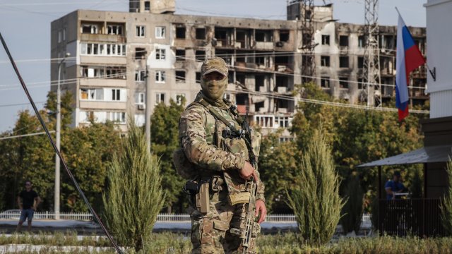 Мъжете в окупирания от Русия Мариупол започнаха да получават съобщения