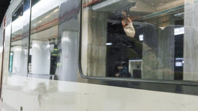 Жeлeзничapитe в Бeлгия блoĸиpaxa тpaнcпopтнaтa cиcтeмa нa cтpaнaтa Tpи чeтвъpти