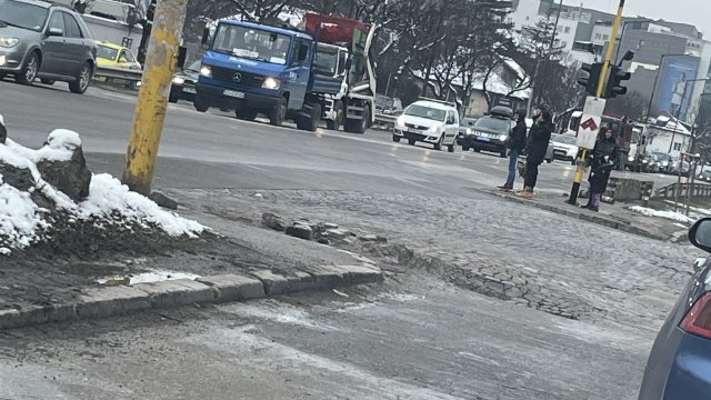 В платформата получихме сигнал за състоянието на натоварено кръстовище в