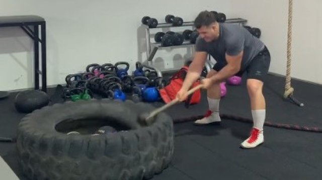 Риза Каялп който е легенда на европейската и световна борба