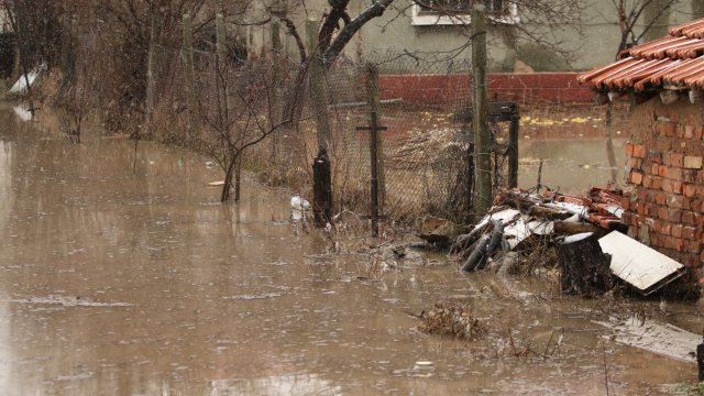 Бедствено положение е обявено в Рудозем заради преливане на реките