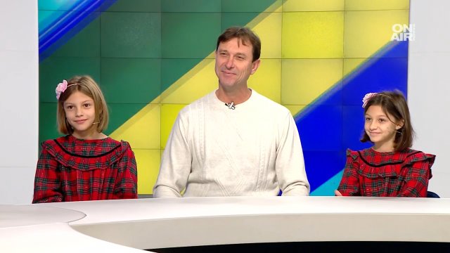 Баща реши да посвети своя песен на двете си дъщери