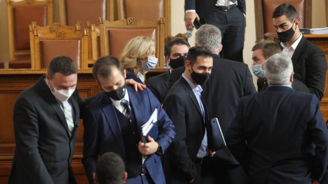 Извънредно заседание на парламента за държавния бюджет за тази година