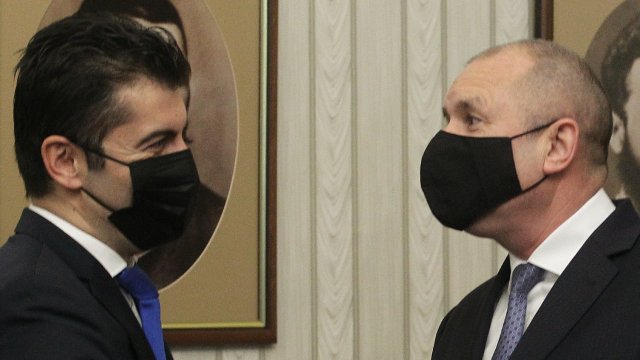 Президентът Румен Радев връчи мандат за съставяне на правителство на