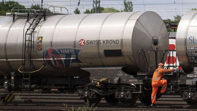 Три вагона цистерни пълни с пропилен дерайлираха в Суботица но