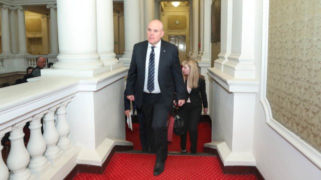 Държавата наблюдава безучастно войната по пътищата решенията са ясни Това заяви