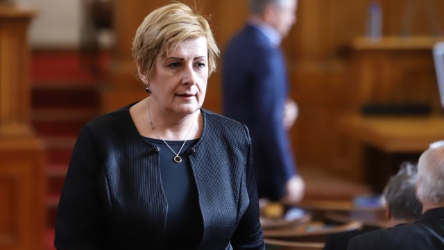 Народният представител Елена Гунчева обяви във Facebook страницата си че