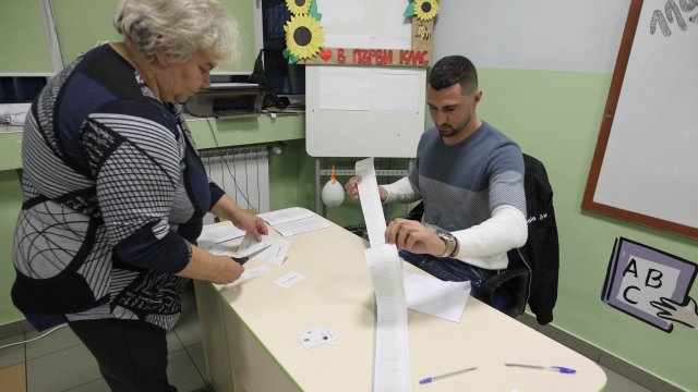 Димитър Кьосемарлиев Bulgaria ON AIRИзборният ден започна в 7 00