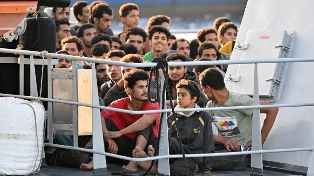 През 2022 г около 330 000 души са се опитали