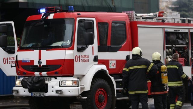 Пожар пламна в 18 етажен блок в бургаския комплекс Лазур днес