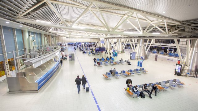 Ограниченията на достъпа до двата терминала на хора които не