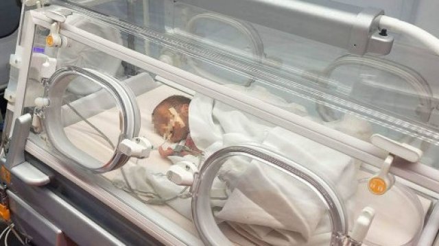 Недоносено бебе е транспортирано от Кърджали в Пловдив със специалната