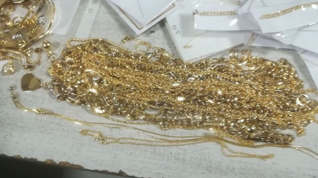 Контрабандни златни накити на стойност над 60 000 лева задържаха