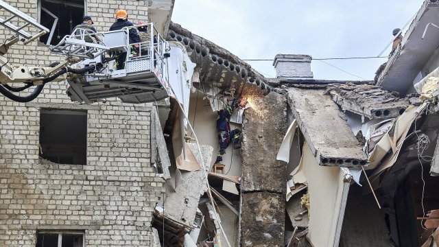 Жертвите на руския удар срещу жилищна сградав Часов Яр се