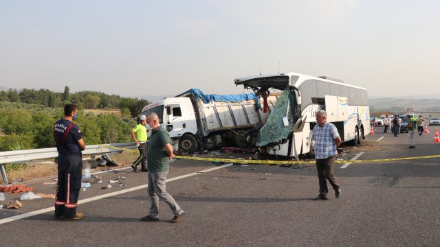 Училищен автобус се е сблъскал с превозно средство на магистралата