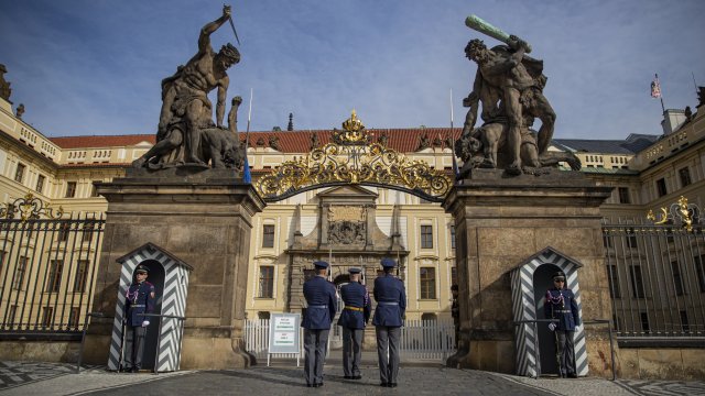Горната камара на чешкия парламент прие резолюция с която призовава